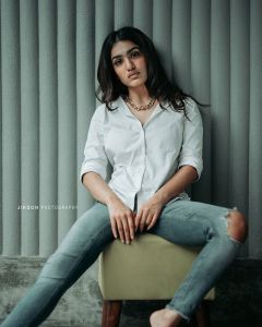 saniya iyappan new photos 1017