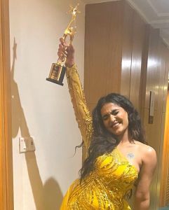 saniya-iyappan-new-photoshoot-at-Siima-awards-2021-003