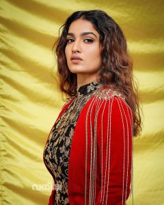 saniya-iyappan-new-photoshoot-for-vanitha-002