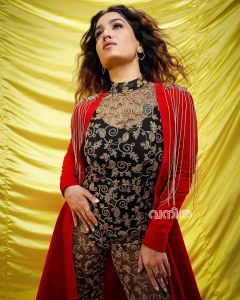 saniya-iyappan-new-photoshoot-for-vanitha-003