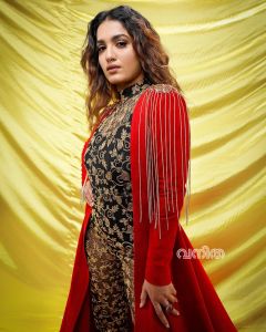 saniya-iyappan-new-photoshoot-for-vanitha-016