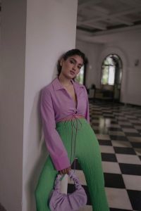 saniya-iyappan-new-photoshoot-in-bell-bottoms-006