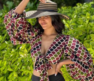 saniya-iyappan-new-photoshoot-in-bikini-02-001