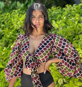 saniya-iyappan-new-photoshoot-in-bikini-02-002
