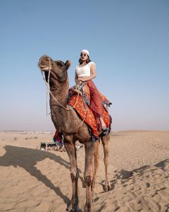 saniya-iyappan-new-photoshoot-in-desert-001