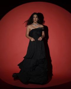 saniya-iyappan-new-pics-in-black-dress-002