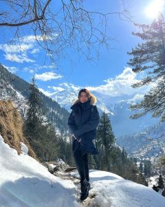 saniya-iyappan-solo-trip-photos-001