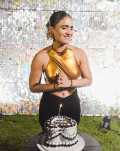 saniya-iyappan-stunning-birthday-dress-and-photos-003