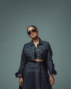 saniya-iyappan-wearing-jeans-outfit-photos-003