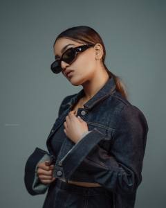 saniya-iyappan-wearing-jeans-outfit-photos-004