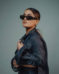 saniya-iyappan-wearing-jeans-outfit-photos-005