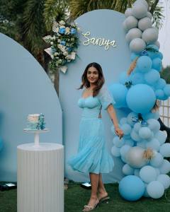 saniya-iyyappan-in-wide-neck-dress-photoshoot-018