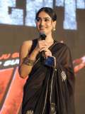 kalyani-song-actress-saniya-iyappan-in-black-saree-photos-005