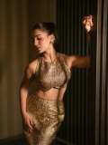 saniya-iyappan-in-high-waisted-floor-length-skirt-with-sleeveless-halter-style-crop-top-in-shimmering-metallic-gold-brocade-fabric-006