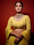 actress saniya iyappan new photoshoot in yellow dress