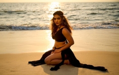 saniya-iyappan-hot-beach-photoshoot