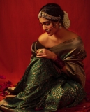 saniya-iyappan-in-green-saree-with-blouseless-look-001