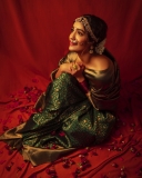 saniya-iyappan-in-green-saree-with-blouseless-look-007