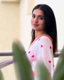 saniya-iyappan-in-white-cotton-saree-with-love-print-design-photos-006