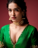 saniya-iyyappan-in-wide-neck-dress-photoshoot-002