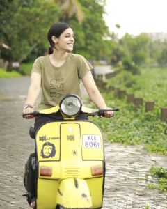 actress-santhi-priya-advocate-new-photoshoot-001