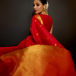 actress-santhi-priya-mayadevi-in-red-pattu-saree-with-red-blouse-combo-photos-004