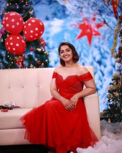 sanusha-santhosh-christmas-photoshoot