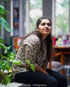 sanusha santhosh latest photos 012-005