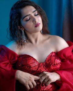 sanusha-santhosh-latest-photos-in-red-dress
