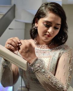 sanusha-santhosh-latest-photos-in-saree-001