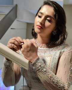 sanusha-santhosh-latest-photos-in-saree