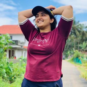 sanusha santhosh new photos-007
