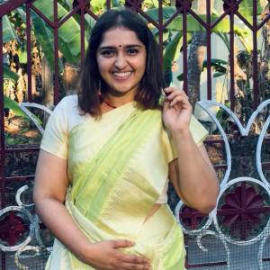 sanusha-santhosh-new-photos-in-green-saree-004