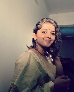 sanusha-santhosh-new-photos-in-green-saree-005