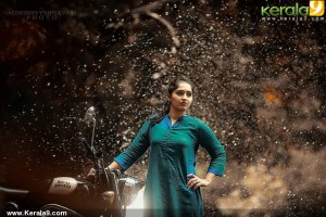 sanusha-santhosh-pictures-300-00121