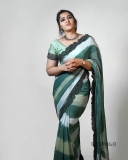 Sanusha-Santhosh-photoshoot-in-multi-shaded-dyed-saree-001