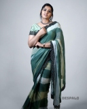 Sanusha-Santhosh-photoshoot-in-multi-shaded-dyed-saree-004