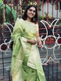 sanusha-santhosh-new-photos-in-green-saree-002