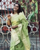 sanusha-santhosh-new-photos-in-green-saree-003