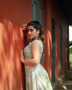 actress-sarayu-latest-photoshoot-032
