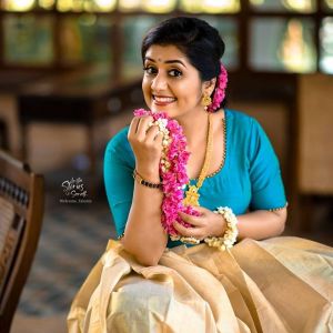 actress sarayu mohan photos-002