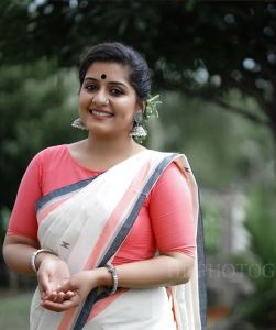 actress sarayu mohan photos-007