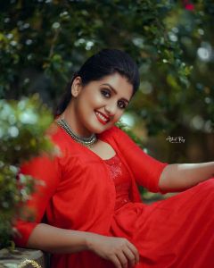 actress sarayu mohan photos-008
