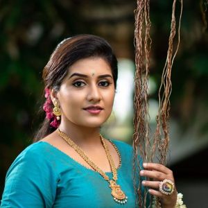 actress sarayu mohan photos