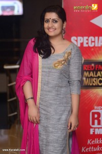 saranya-mohan-latest-pics-556-0028