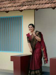 sarayu-mohan-in-kanchipuram-saree-simple-look-photos-001