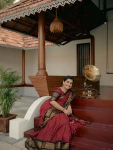 sarayu-mohan-in-kanchipuram-saree-simple-look-photos-004