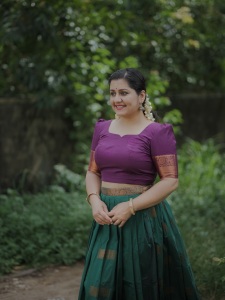 sarayu-mohan-in-onam-pattu-pavadai-blouse-designs-photos-003