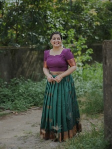 sarayu-mohan-in-onam-pattu-pavadai-blouse-designs-photos