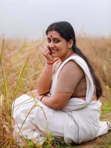 sarayu-mohan-latest-look-photos-005